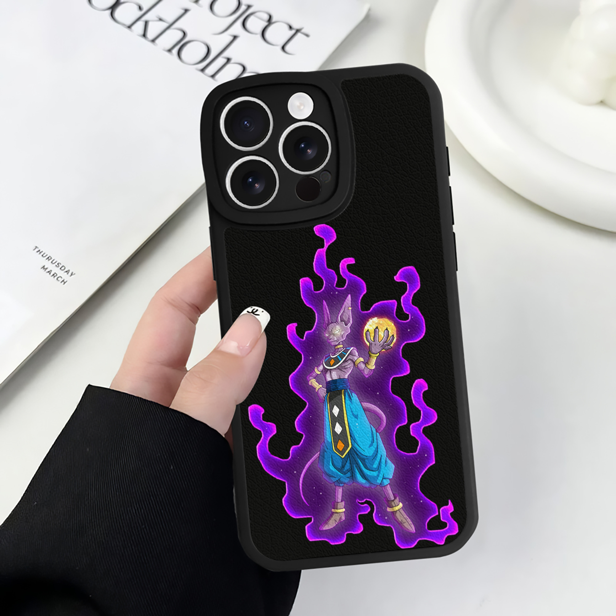 （画像用） ドラゴンボール ビルス 破壊神ビルス DRAGON BALL Beerus Birusu 【iPhone 16シリーズ対応】シリコンスマホケース（レザー調） 材質：シリコン